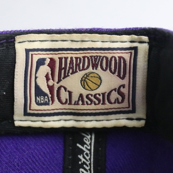 Vintage Charlotte Hornets Mitchell & Ness Snapback - Picture 8 of 8